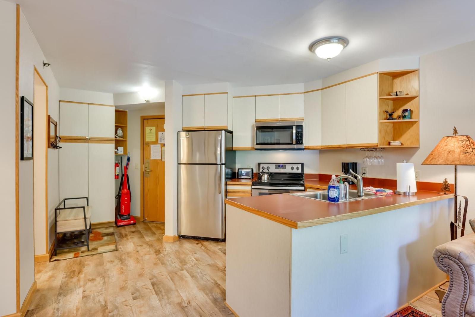 Ski-In and Ski-Out Retreat with Iron Horse Pool Access! Main image 1
