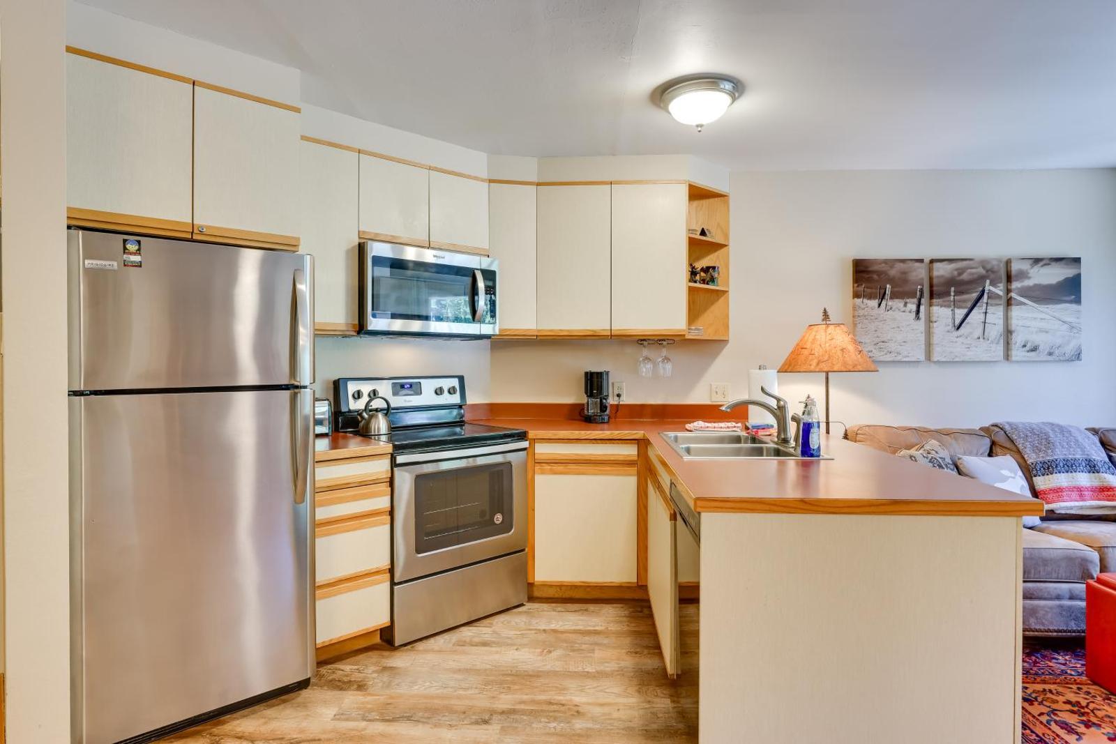Ski-In and Ski-Out Retreat with Iron Horse Pool Access! Main image 2